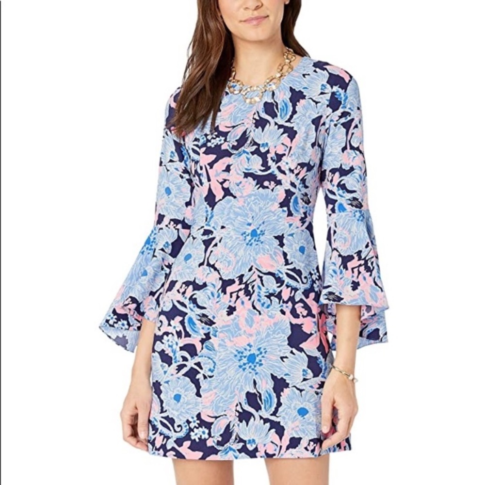 🌸💙 Turn heads in this beautiful Lilly Pulitzer Kayla Stretch Dress! 💙🌸